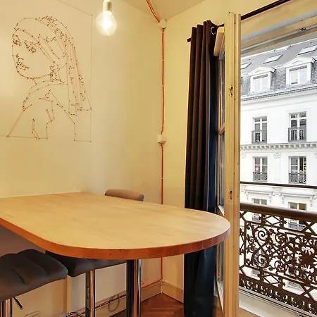 Short Studio Richelieu Paris